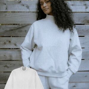Women's Gray Sweatshirt